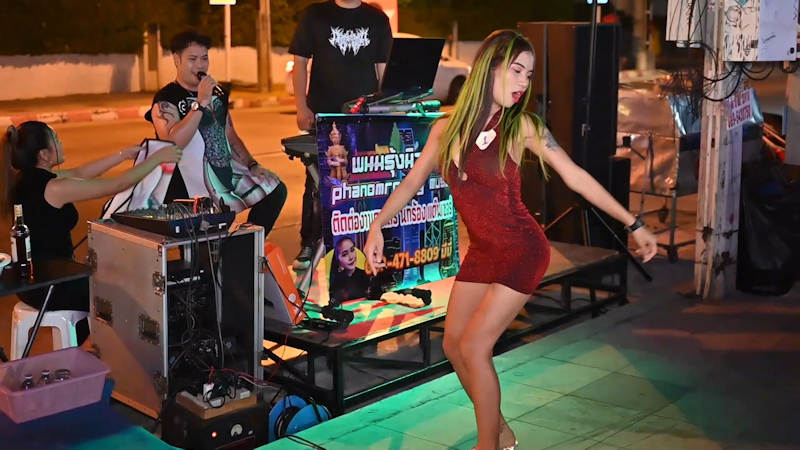 Experience Pattaya's unrivallled nightlife including Pattaya's trhilling dancing queen competitors such as Mimi