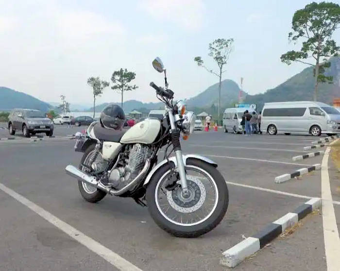 picture: Yamaha SR400 at Silverlake Thailand