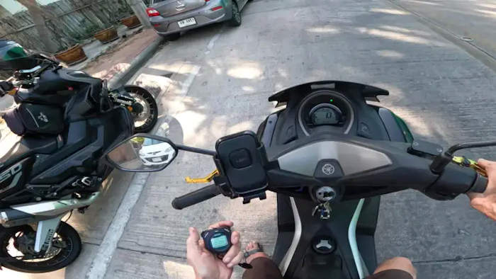 VIdeo of Yamaha Nmax Street Fighter Pollini variator equipped accelerationn runs