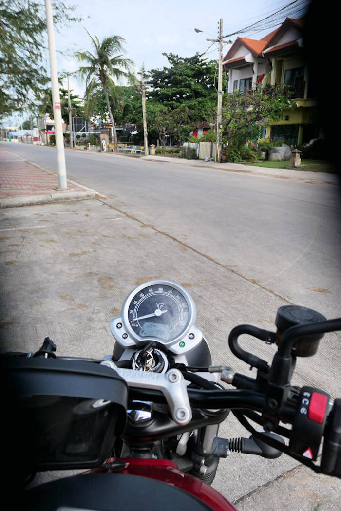 picture:  Of Triumph Street Twin 900's instrument panel