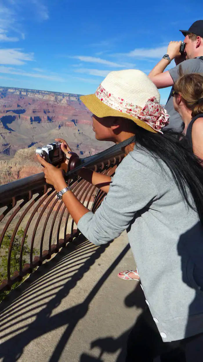 picture:  My Thai girlfriend at the Grand Canyon