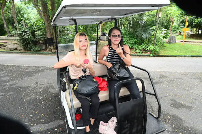 Video: Khao Kheow open zoo 