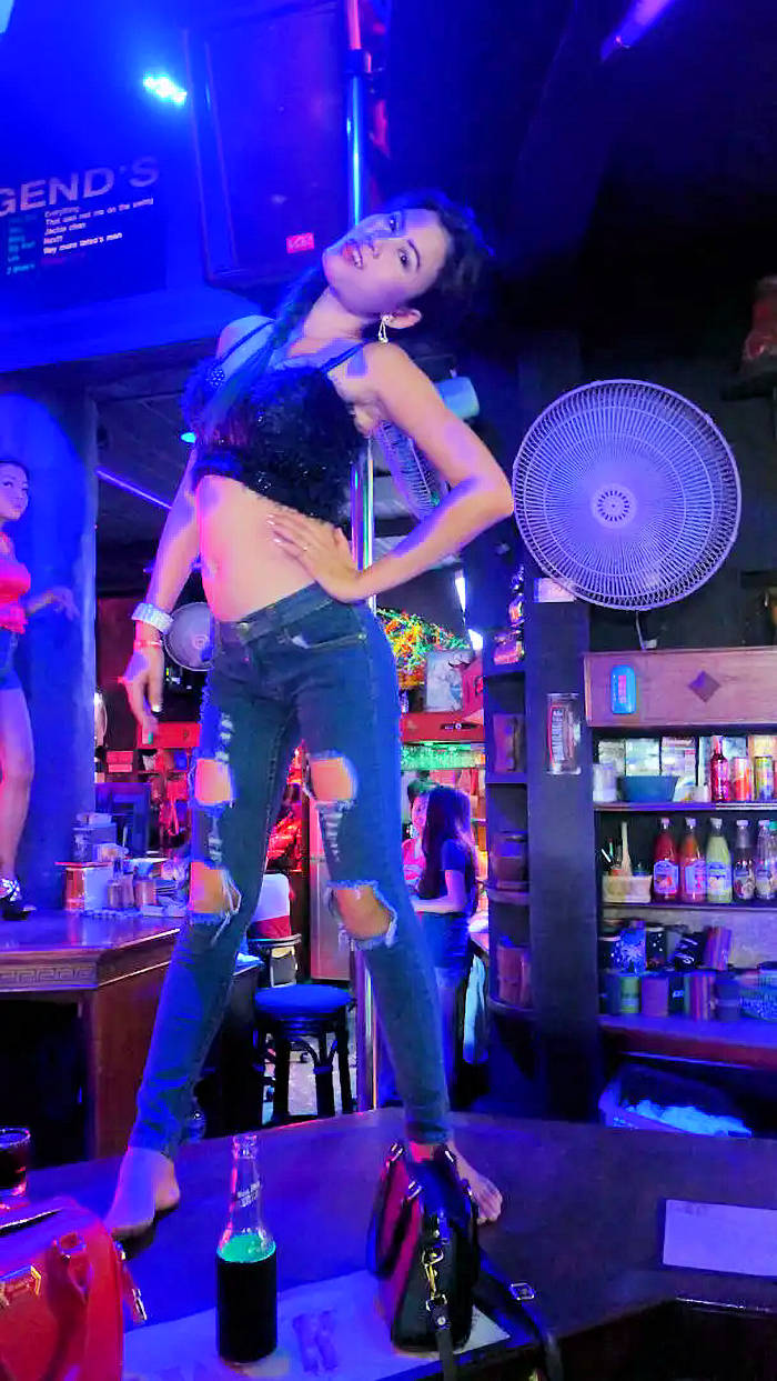 picture of the alluring Kwan at Best Bar