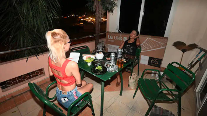 At the Jack Bar Nikky Bar is Mimi on Jack's balcony