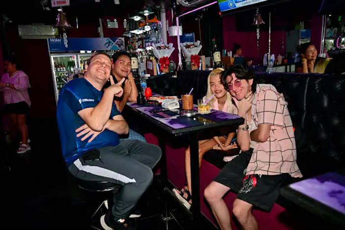 manager, Mali, Silent Bob picture with Nikon Z 17-28 lens