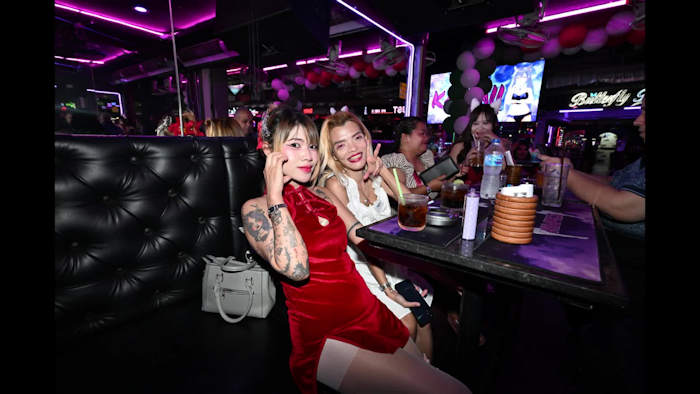 Best two Pattaya Bars video shows off Mali dancing with Jenni