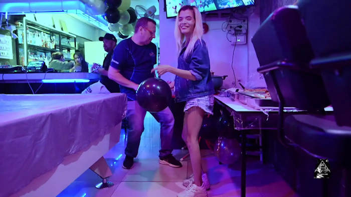 Soi Chaiyapoon Sober Bar video of Mali dancing with Silent Bob