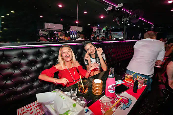 pretty Soi Six DJ and Lek