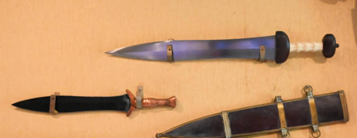picture of Roman Gladius and Spartan sword